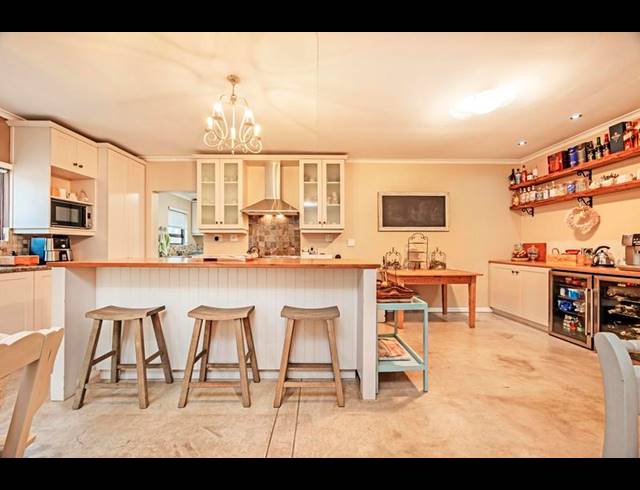 3 BEDROOM TOWNHOUSE FOR SALE IN UITZICHT